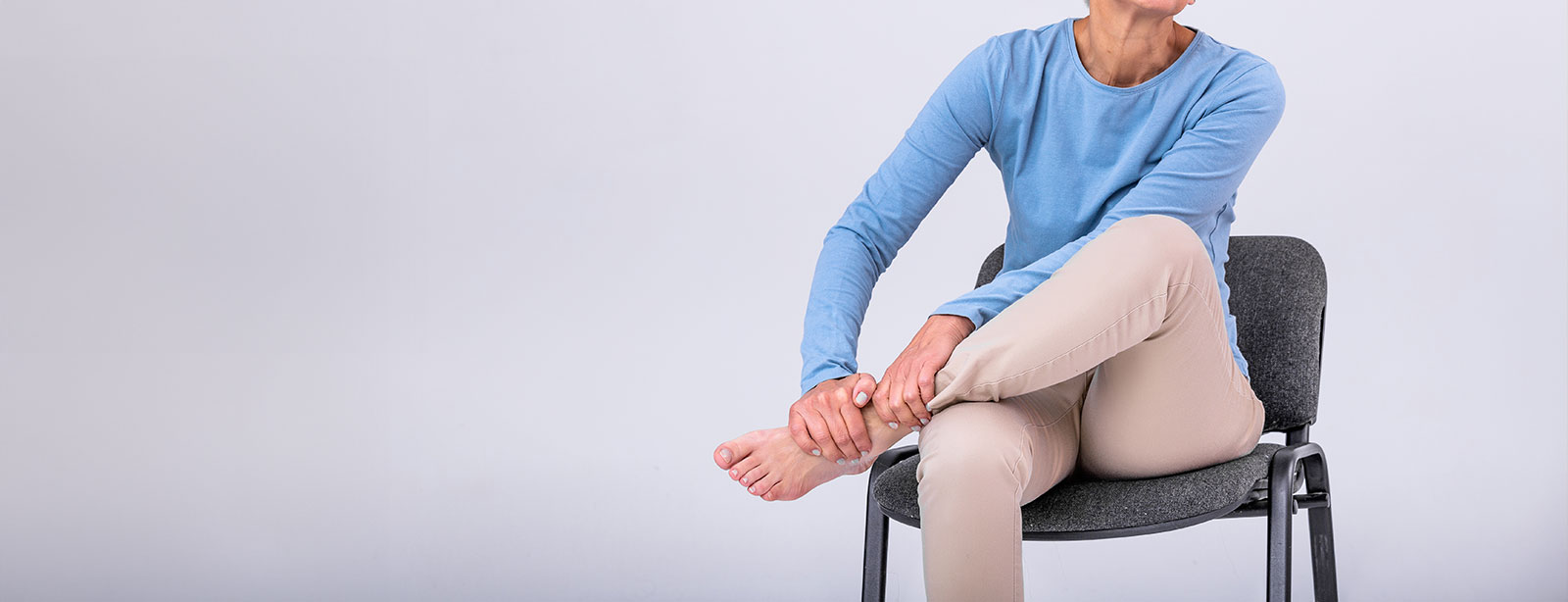¿Por qué te duelen las piernas al levantarte después de estar sentado?